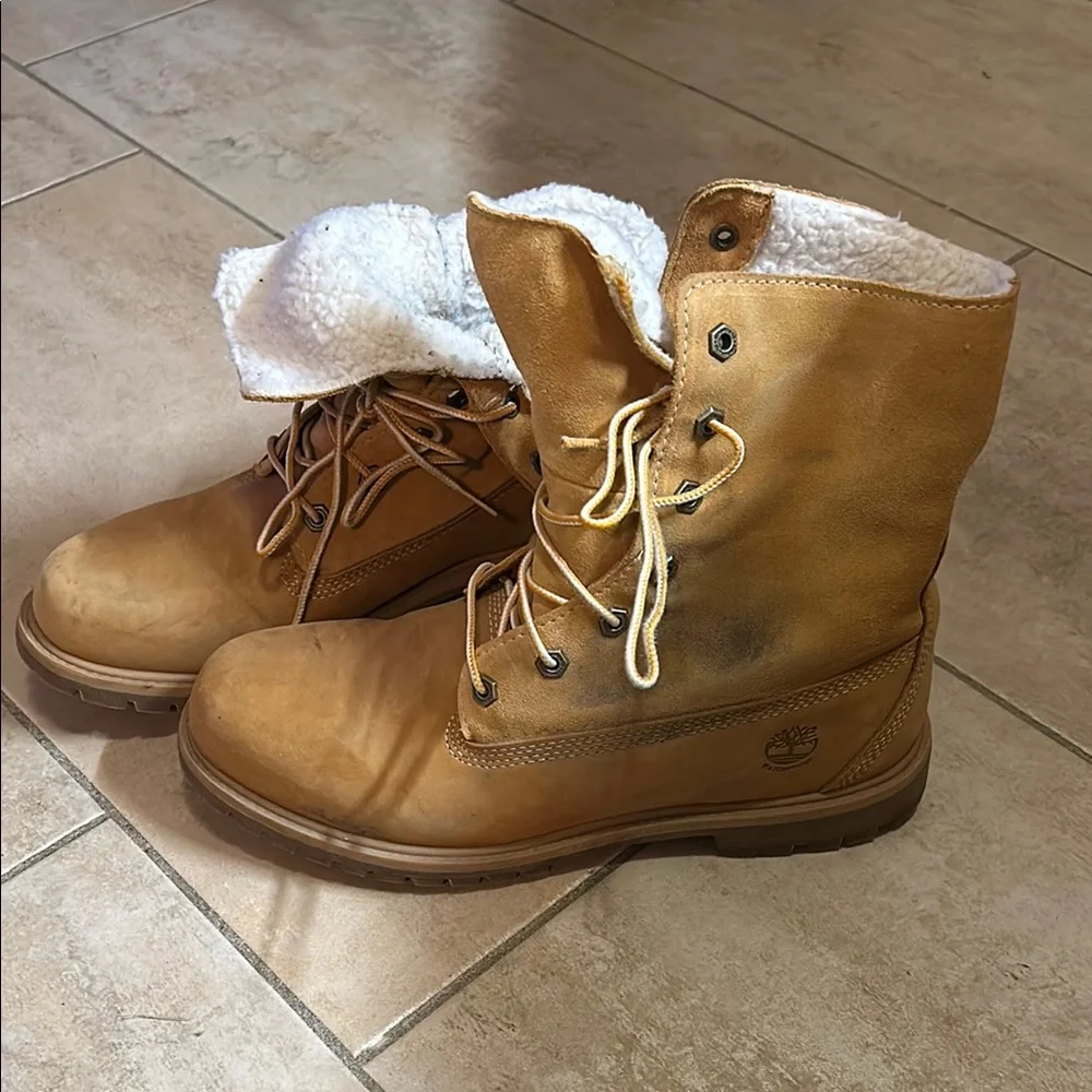 Timberland Tan Boots with Shearling Lining - Picture 5 of 8